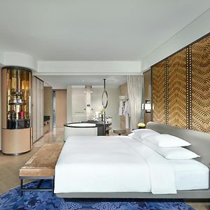 Luxury King Room inclusive Mini Bar the first round Chinese Restaurant except drinks sea food